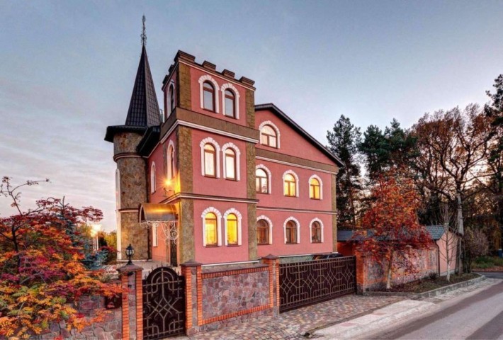 Продаж елітного будинку 649кв. с. Лісники - фото 1