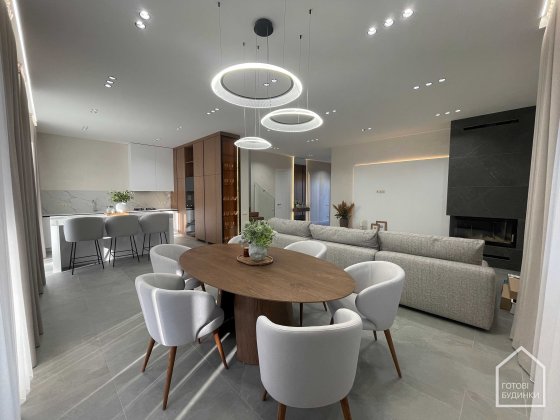 Будинок з ремонтом та ГАЗОВИМ опаленням. Підземний гараж на 2 авто Віта-Поштова