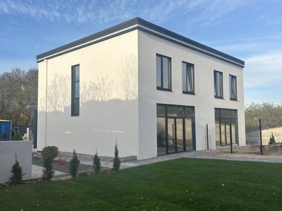 Просторий дуплекс 125 м² з терасою та підвалом, 4 сотки, Гореничі Гореничи