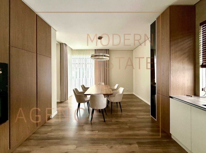 Будинок з дизайнерським ремонтом Стоянка котеджне містечко! З БАСЕЙНОМ! автономне опалення від власн - фото 1