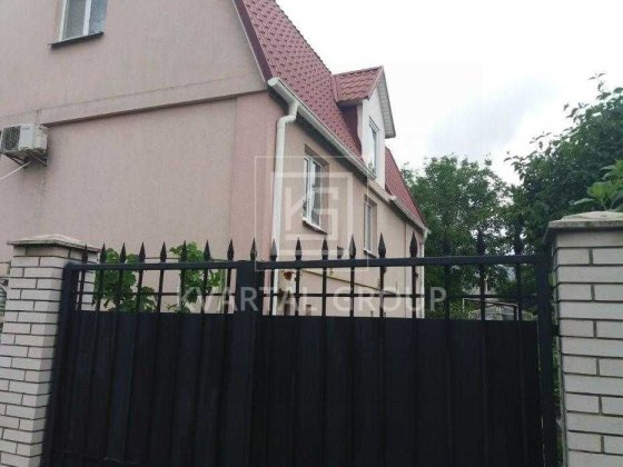 Будинок! Огорожена ділянка з трав'яним газоном та плодовими деревами! Стоянка