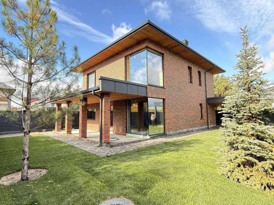 Якісний будинок 170 м² у Гореничах з ділянкою та ландшафтом Гореничи