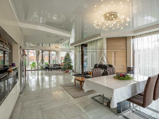 Продаж  просторий та технологічний будинок площею 350 м²,розташований  у  престижному передмісті Киє Гореничі