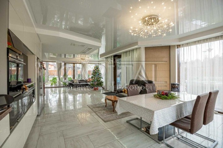 Продаж  просторий та технологічний будинок площею 350 м²,розташований  у  престижному передмісті Киє - фото 1