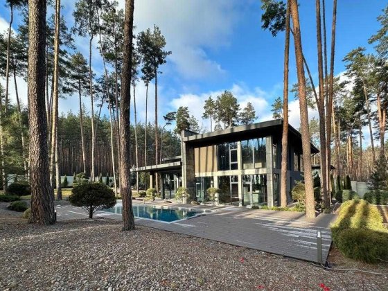 Продаж будинку  з басейном 480 м2  Стоянка ,котеджне містечко 25 соток Стоянка