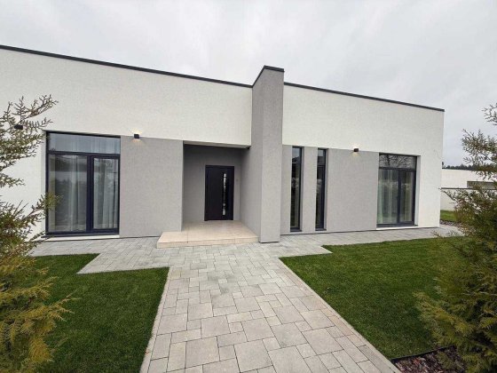 Будинок 175 м² у КМ Белгравія, 8,3 сотки+ремонт+меблі, 2 вида опалення Стоянка