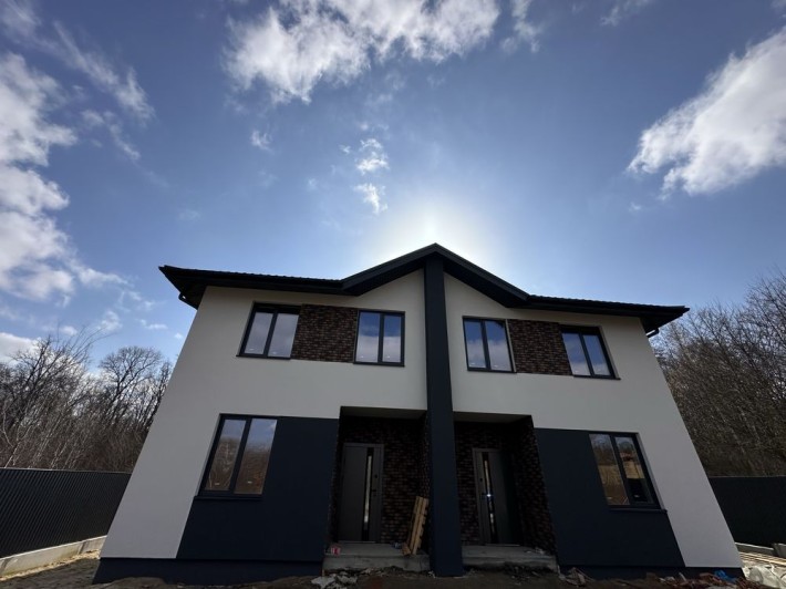 Будинок на 2 родини. Дуплекс 118кв. та ділянка 5 сот. - фото 1