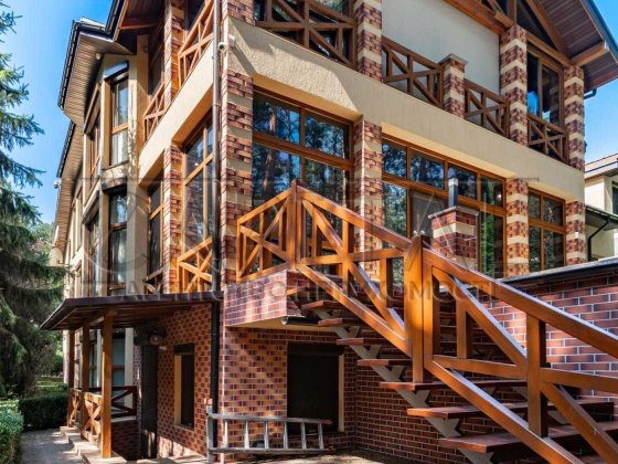 Продаж будинку у Київській області!  Ексклюзивна рідкісна пропозиція! Стоянка