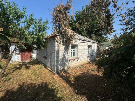 Продам земельну ділянку з  будиноком. м. Миронівка Миронівка