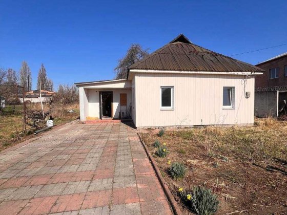 Будинок в Бородянці в районі вокзалу. Газове опалення, 15 соток. Бородянка