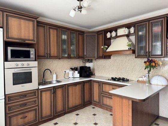 Ідеальний будинок для великої родини , 5 кімнат Макарів