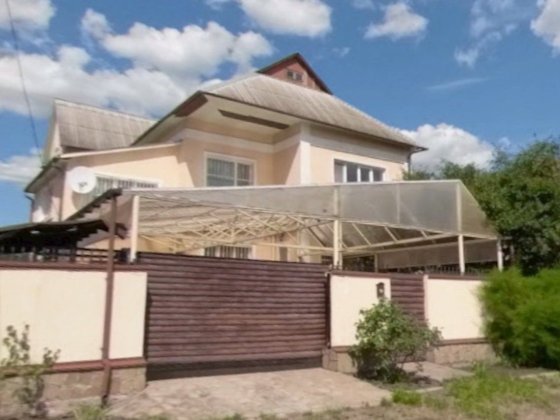 Продам будинок в Макарові.Срочно