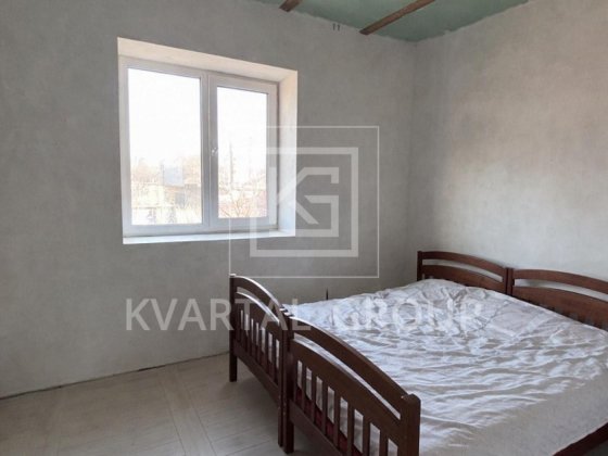 Будинок  з частковим ремонтом в с.Блиставиця Блиставиця