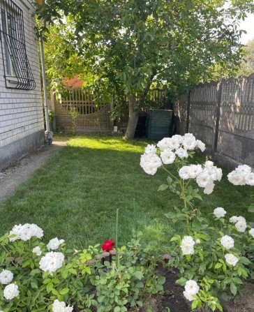 Будинок з ремонтом з ландшафтним дизайном - фото 1