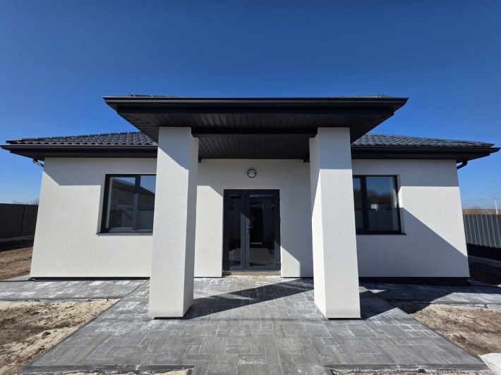 Будинок з ремонтом в Бобриці біля річки 107м.кв.+тераса ділянка 10с. - фото 1