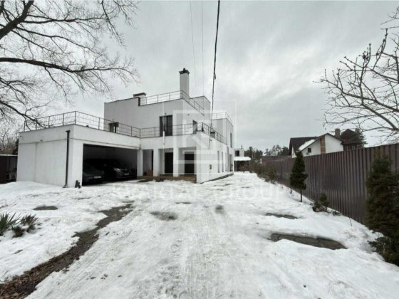 Сучасний будинок з ремонтом і меблями. Ділянка 12 соток. Горенка