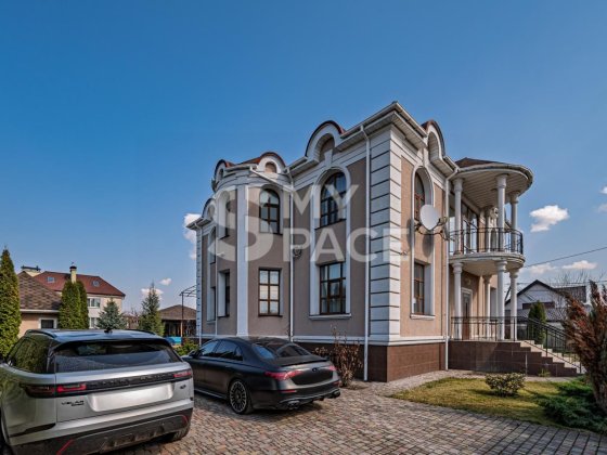 Будинок з ремонтом в с. Гора, басейн підвал Кедина Гора