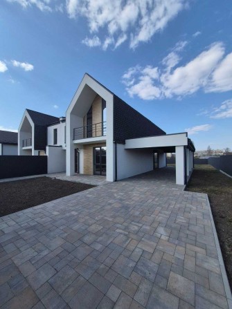 Є будинки, які просто будують. А є ті, які створюють під стиль життя - фото 1