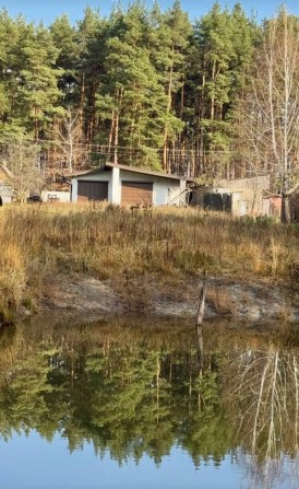 Будинок 120 м² з виходом до лісу та власним озером на 20 сотках! - фото 1