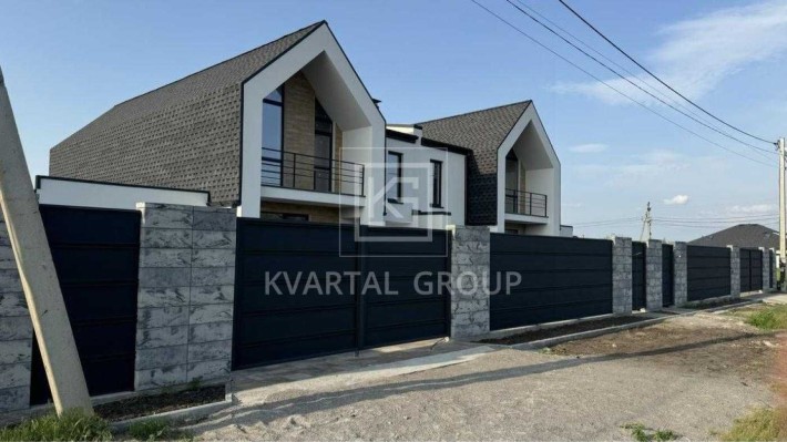 Дуплекс з ділянкою 7 соток в самому центрі. Унікальний проєкт - фото 1