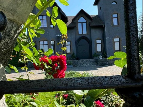 Продається  без % будинок замок під Києвом Зазимье