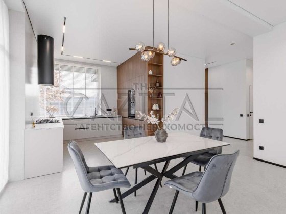 Продається сучасний одноповерховий будинок з ремонтом в Іванковичах закрите КМ Иванковичи