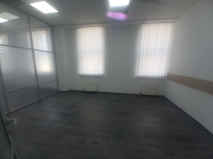 Офіс в самому центрі міста. Генерація електроенергії. Ремонт, все свіже і нове. Розкішний вид на мі - фото 1