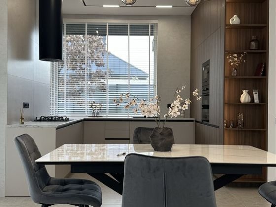 Продаж БУДИНКУ з ремонтом, 5 соток, газ, центральні комунікації! Иванковичи