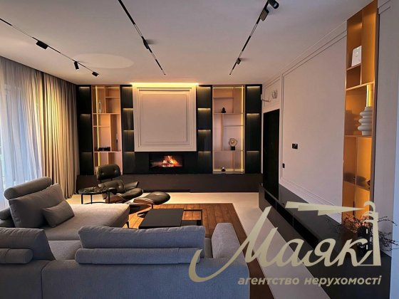 Продажа дома с дизайнерским ремонтом 356м2 в с. Иванковичи. Іванковичі