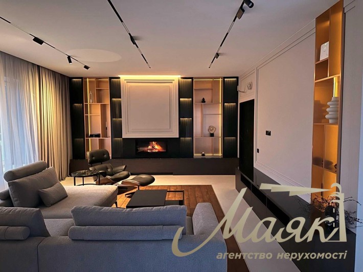 Продажа дома с дизайнерским ремонтом 356м2 в с. Иванковичи. - фото 1