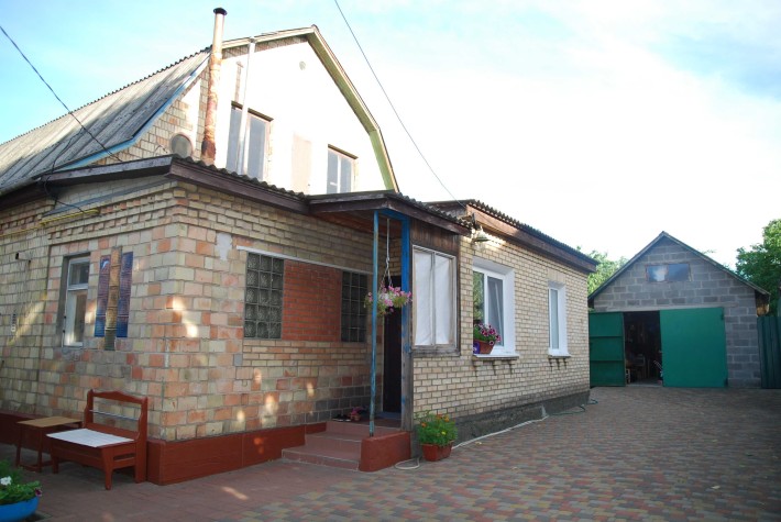 Продам  частину будинку в Лютіжі - фото 1