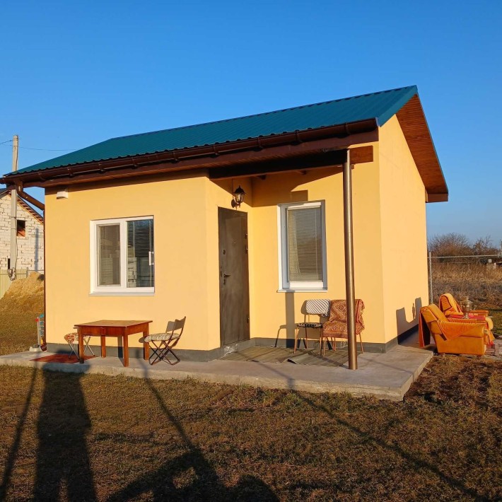 Продаю власну земельну ділянку з новим будинком - фото 1