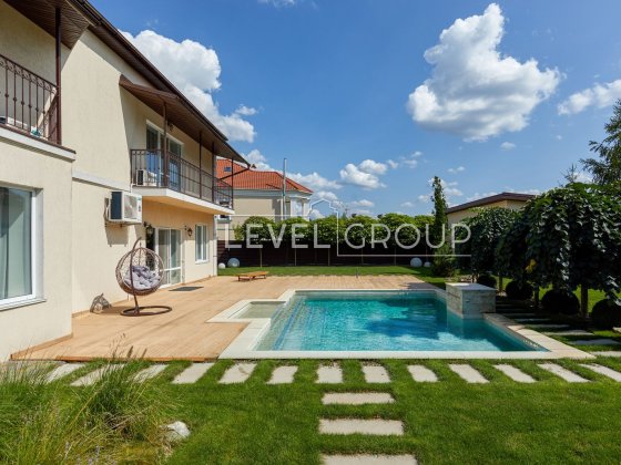 Продаж будинку з бассейном, 275 м², Михайлівська-Рубежівка. Михайловка-Рубежовка