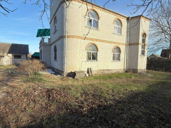 Продам просторий будинок 248 м2 з ділянкою 34 сотки в с.Микуличі Микуличи