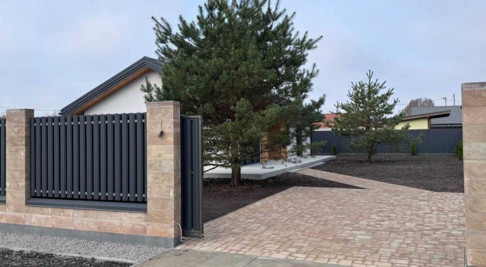 Будинок у с. Мила - фото 1