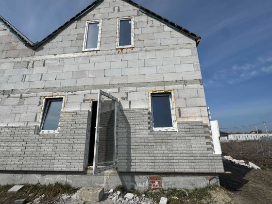 Будинок - таунхаус без ремонту Київська обл. Михайлівка-Рубежівка