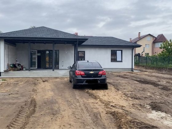 Земельна ділянка з будинком Осещина