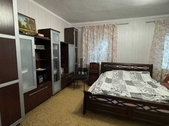 Продаж будинку з ремонтом та великою ділянкою 20 соток. Газ, гараж, господарські будівлі Михайлівка-Рубежівка