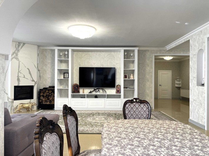 Броварський р-н., с.Погреби. Будинок 315м2 ,земельна ділянка 18 соток. - фото 1