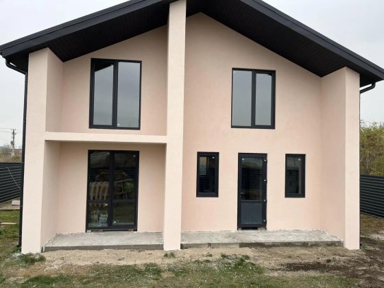 Продам 2-поверховий будинок у с.Погреби EV