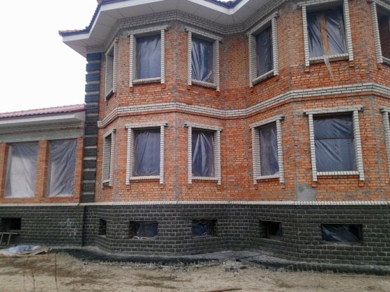 Коттедж в Киеве 700кв.м.все город.коммуникации+прописка,возм.обмен. Погребы