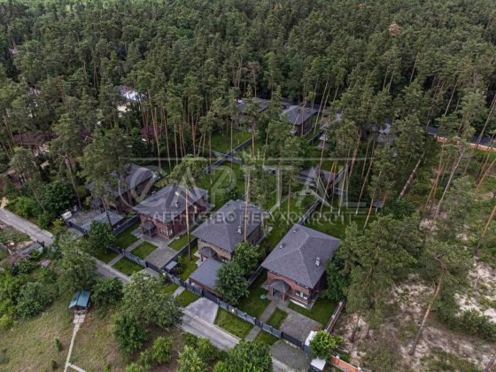 Продаж сучасного будинку в сосновому лісі Плюти Плюти