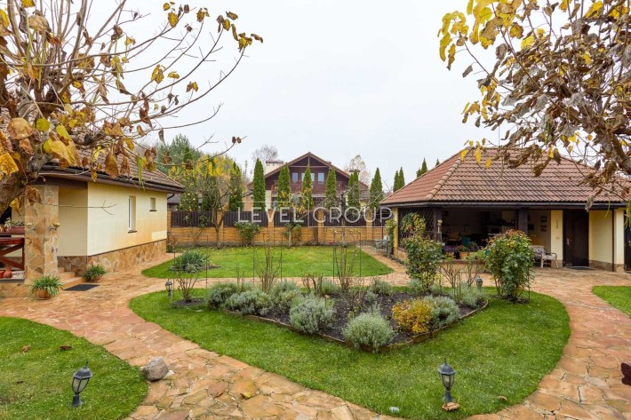 Будинок 230 м² з ремонтом, банею та гаражем, Северинівка, 10 сот, Без% - фото 1