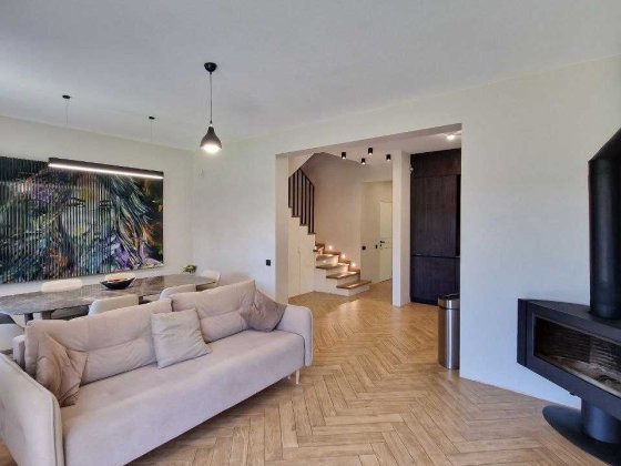 Якісний, сучасний, з системою резервного живлення на 2 доби. Щасливе