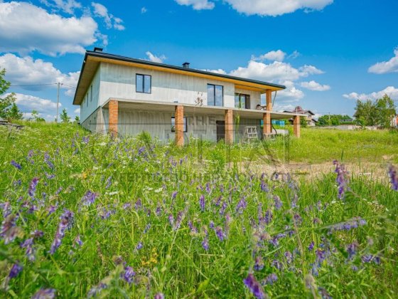 ПРОДАЖ будинку з комунікаціями ділянка 13 соток з цокольним поверхом Хотів