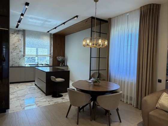 Преміум будинок 210 м² з ремонтом і меблями, 10 соток, ВДНХ 5 хв