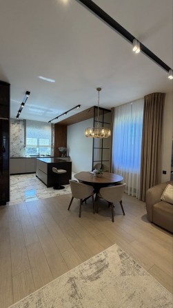 Преміум будинок 210 м² з ремонтом і меблями, 10 соток, ВДНХ 5 хв - фото 1