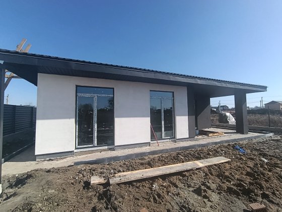 Сучасний будинок в передмісті Києва Шевченково