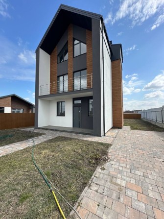 Будинок в котеджному містечку, поруч з рестораном - фото 1