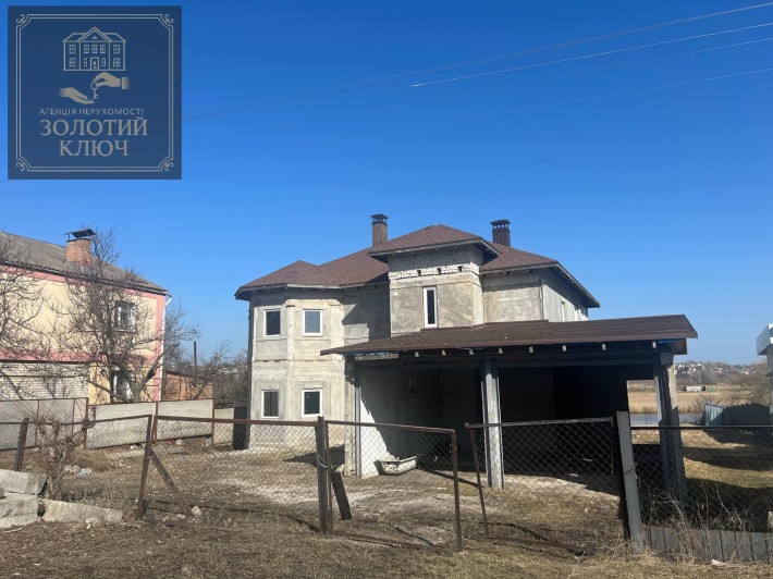 Будинок на Черняхівці біля річки - фото 1